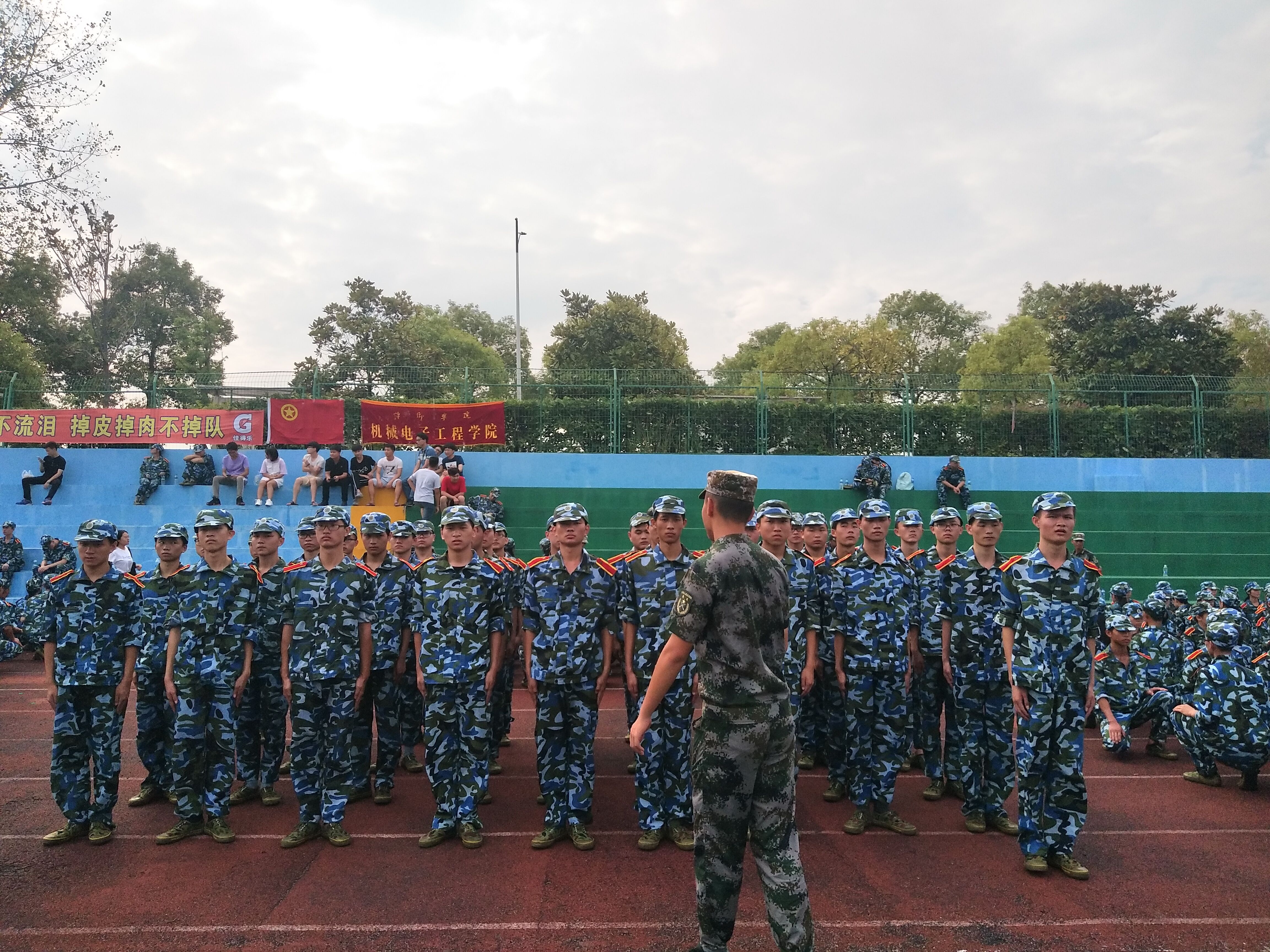 2018級新生軍訓風采(二)---勵志強身鑄軍魂-萍鄉學院機械電子工程學院